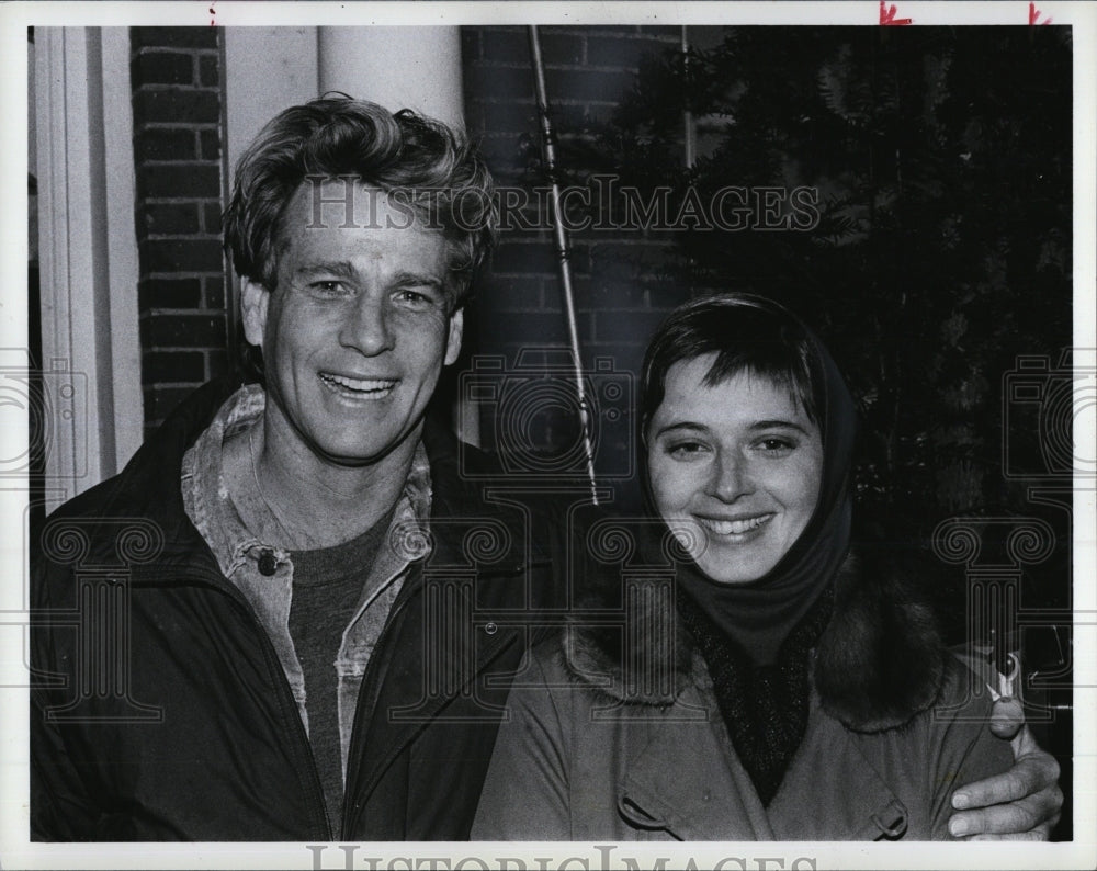 1986 Press Photo Ryan O&#39;Neal, Isabella Rossellini - RSM00475 - Historic Images