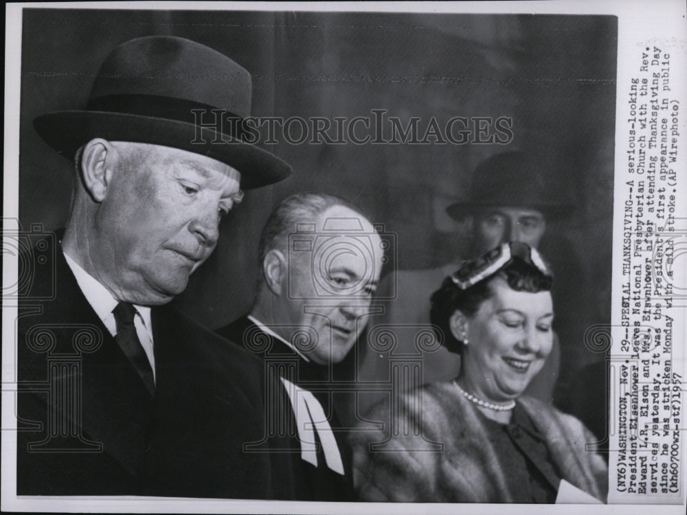 1957 Press Photo President &amp; Mrs Eisenhower &amp; Rev Edward L.R. Elson - RSM00525 - Historic Images