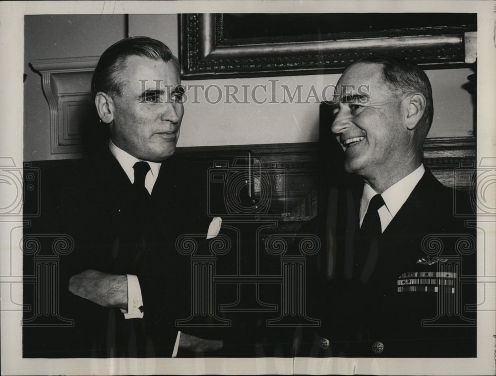 1952 Press Photo James P Thomas &amp; Adm Lynde D. McCormick - RSM00571 - Historic Images