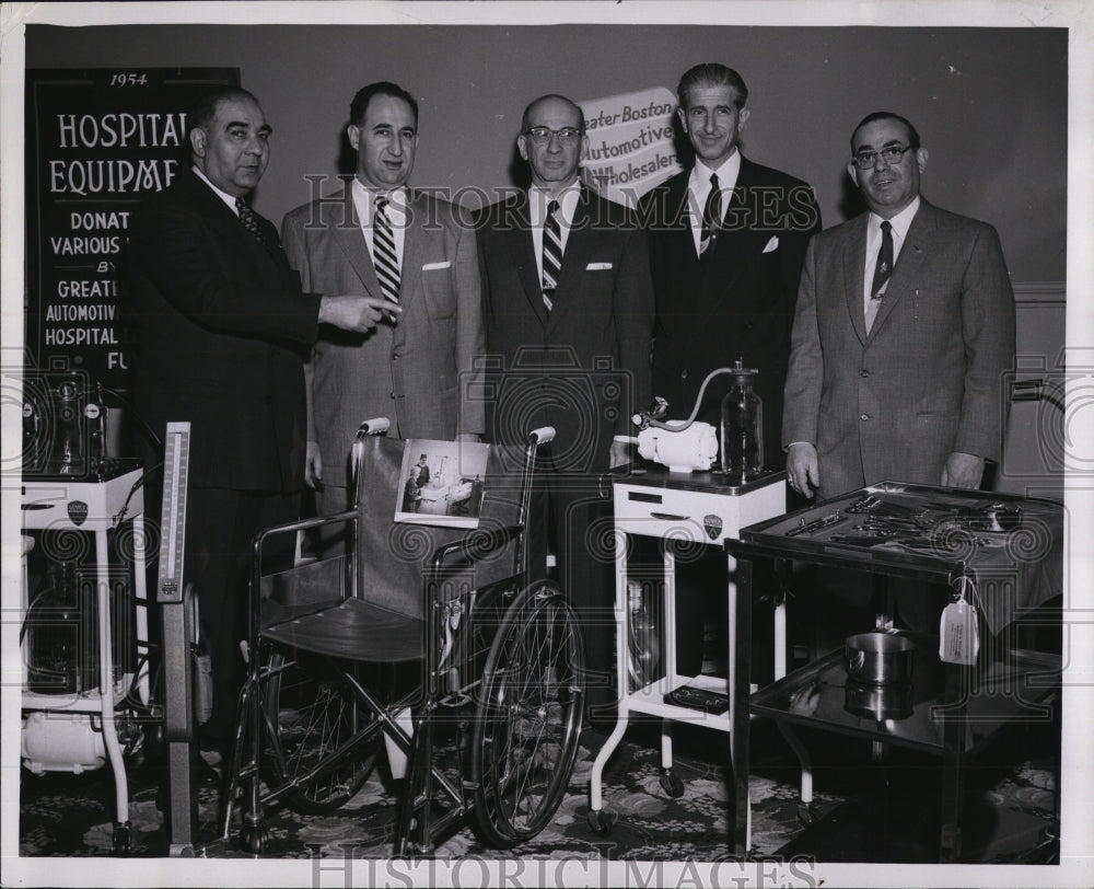 1954 Press Photo Greater Boston Automotive Wholesalers Hosp. Dr. Henry Baker - Historic Images