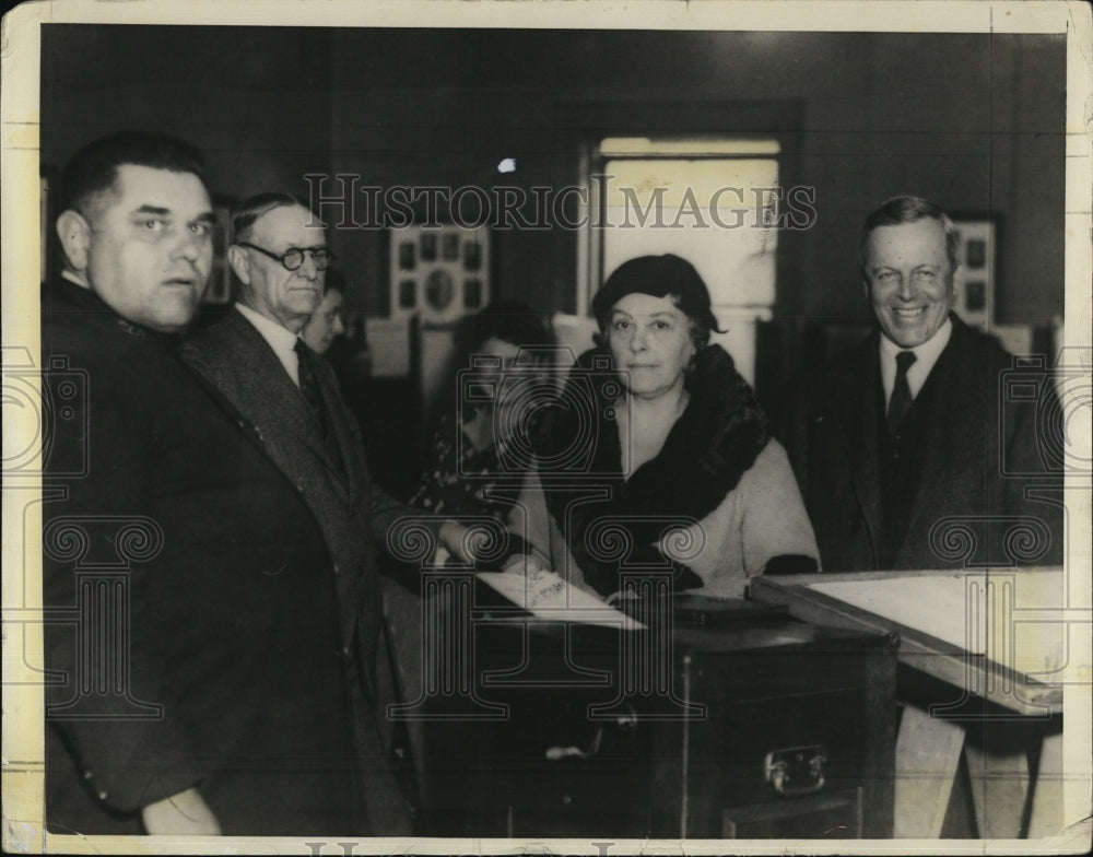 1932 Press Photo Governor Mrs. Joseph B Ely seated at table - Historic Images