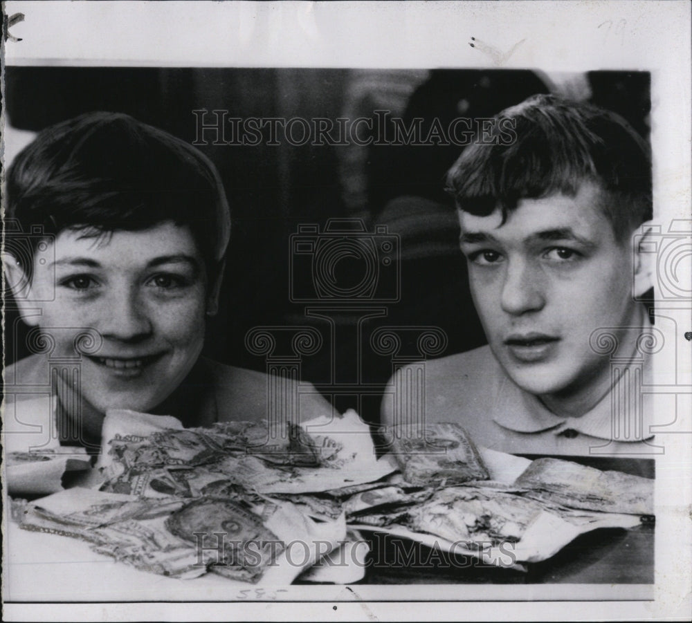 1964 Scott Leas & Clifford O'Rourke & cash they found under a log-Historic Images