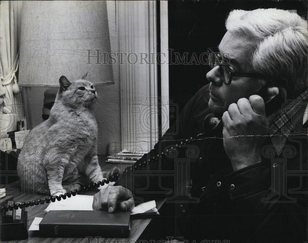Press Photo John Fitzpatrick state senator Massachusetts Gus cat - RSM00731 - Historic Images