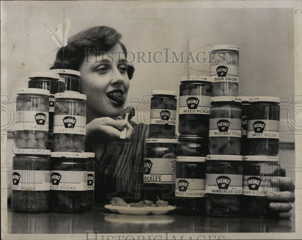 1958 Miss Lee Deacon works Heinz 57 co. pickles - Historic Images