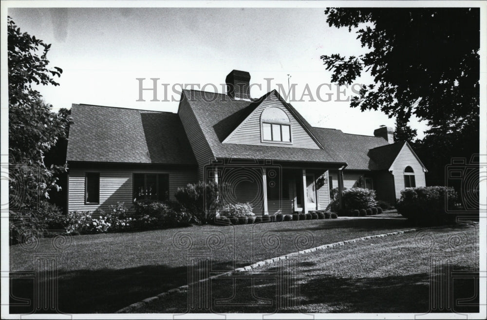 1995 Summer home of Mass Speaker Charles Flarethy - Historic Images