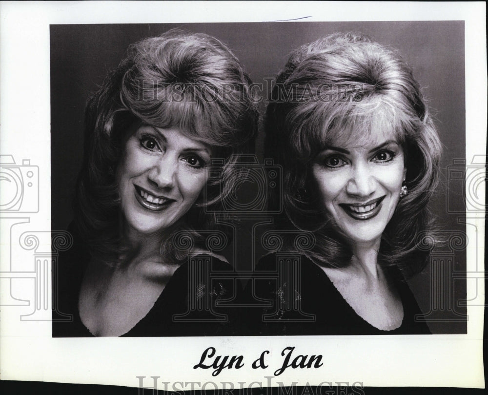 2004 Singers Lyn & Lyn De Berodietis to perform - Historic Images