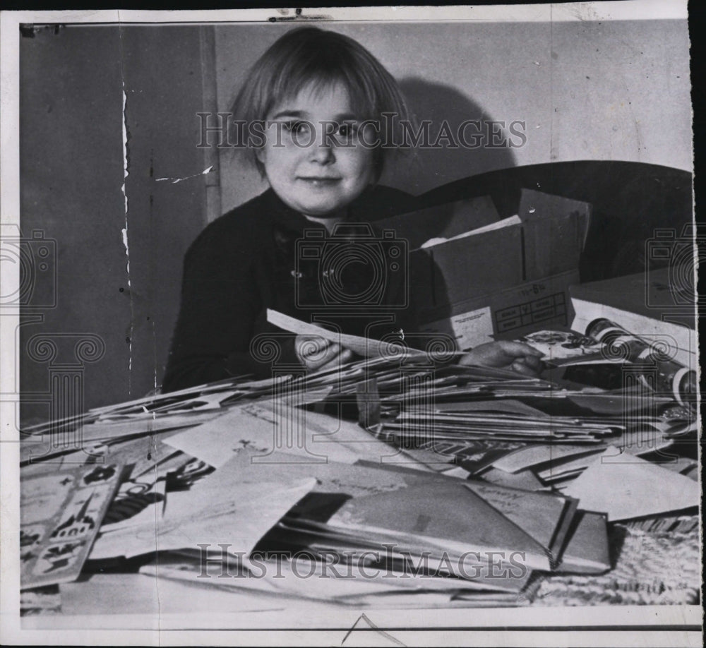 1960 Press Photo Dorothy Ridgeway, Fatal Bone Disease, Christmas Card Gifts - Historic Images