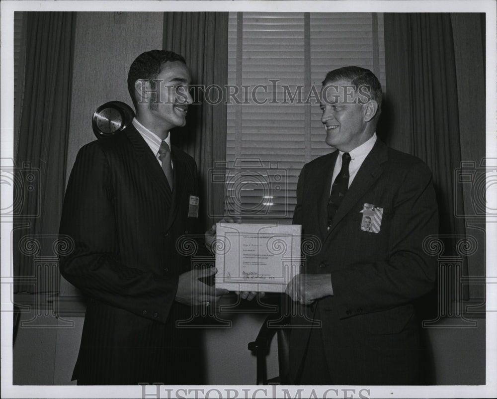 1971 Press Photo Natl Achievement Scholarship TJ Morrison,Lloyd Bergeson - Historic Images