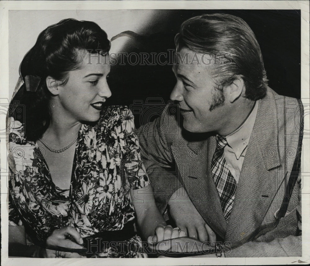 1941 Press Photo Actor Wayne Morriss &amp; friend Pat Stewart - RSM01105 - Historic Images