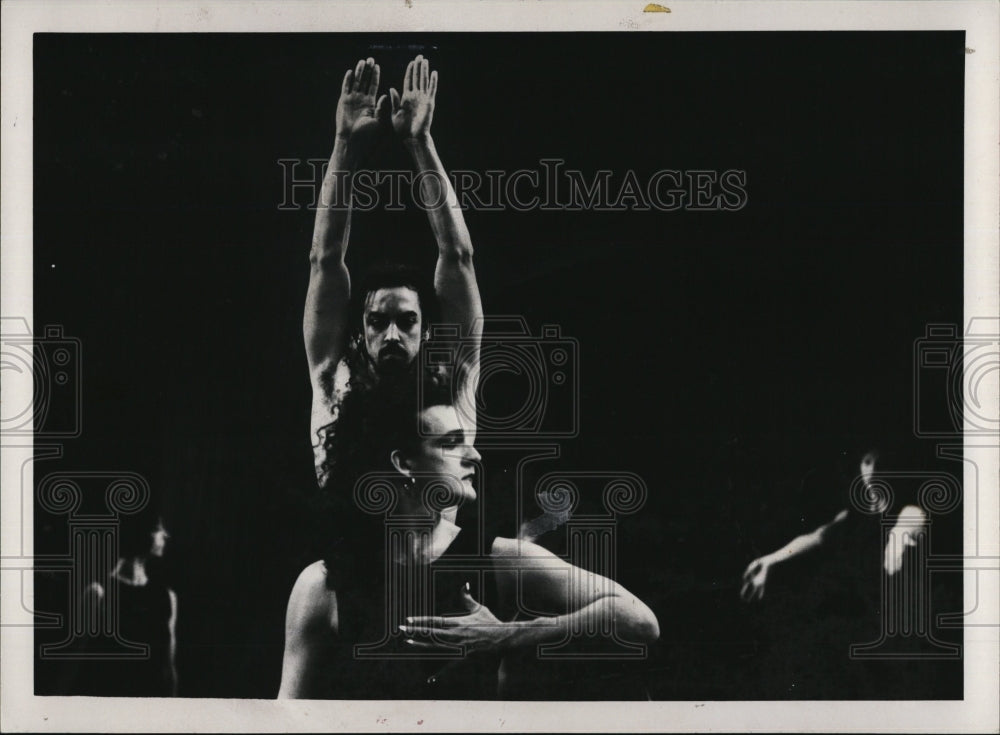 1989 Press Photo Dancer Mark Morris With Monnaie Dance Group Performing - Historic Images