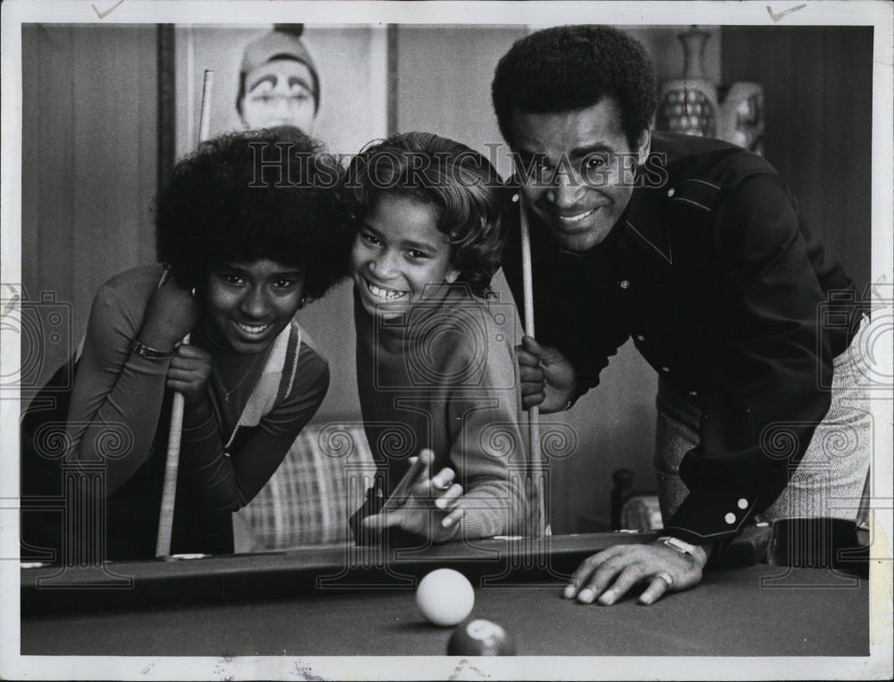 1972 Actor Greg Morris, Mission Impossible, Lee And Linda Morris - Historic Images