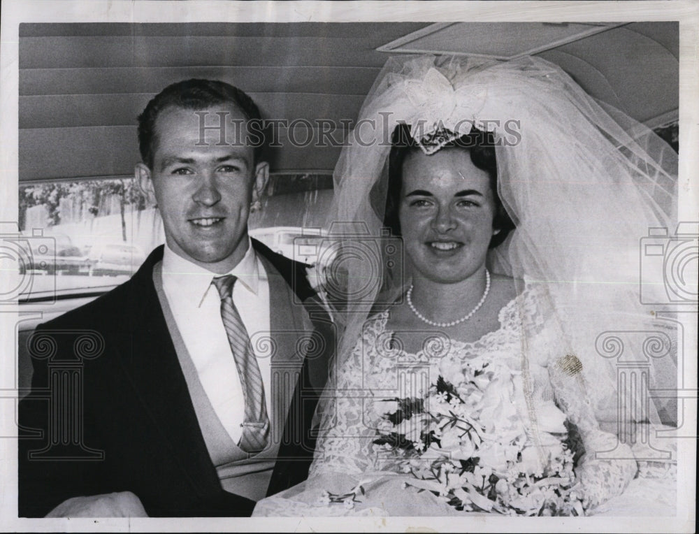 1964 Press Photo Charles Morris &amp; Wife Barbara Quincy During Wedding At Church - Historic Images