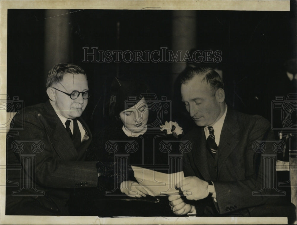 1939 Press Photo South Rep. George Googe,Mrs. Morrissey,&amp; Nicholas Morrissey - Historic Images