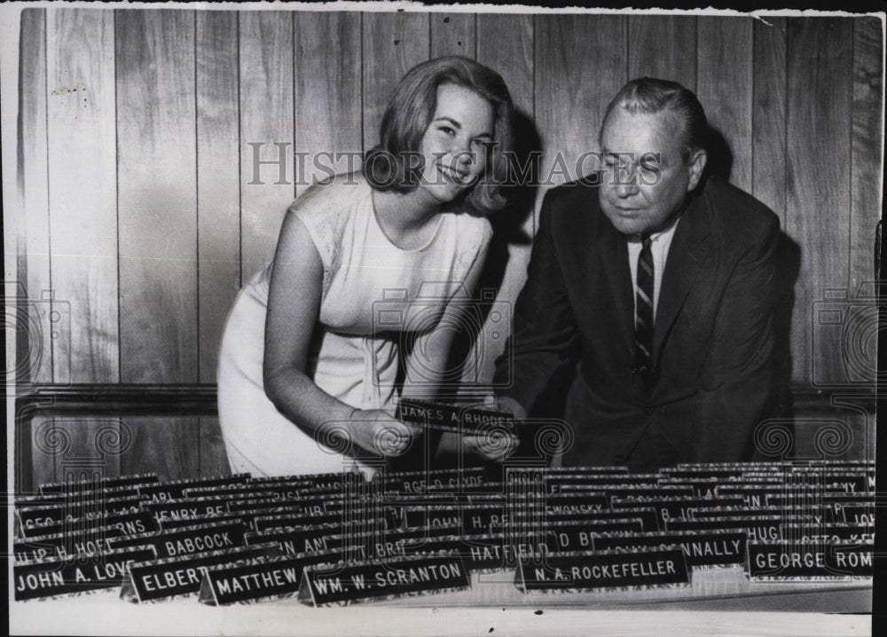 1964 Governor James Rhodes And Daughter Saundra Look For Name Plate - Historic Images