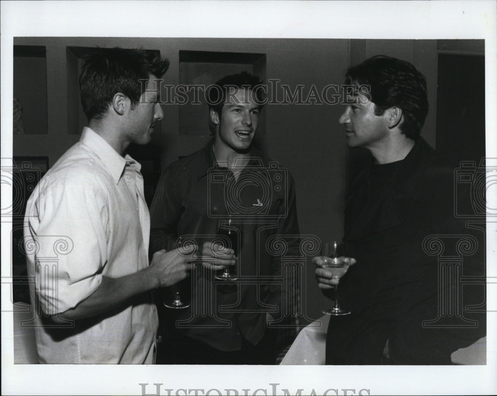 1997 Press Photo Derek and Drew Riker talk with Mistral owner Seth Greenberg - Historic Images