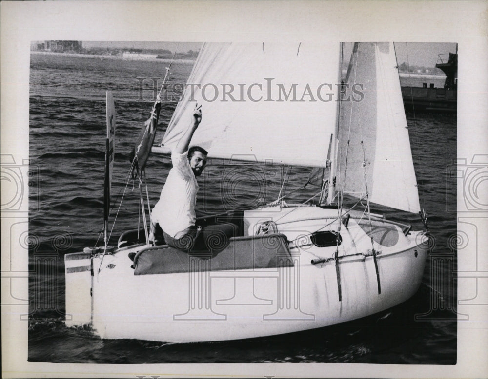 1965 Press Photo John Riding on sloop &quot;Sjo Ag&quot; sailed the Atlantic - Historic Images