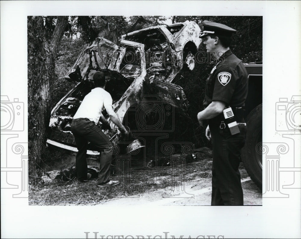 1993 Press Photo Wreckage of murdered womans car Mary Ellen Rhodes Rice - Historic Images