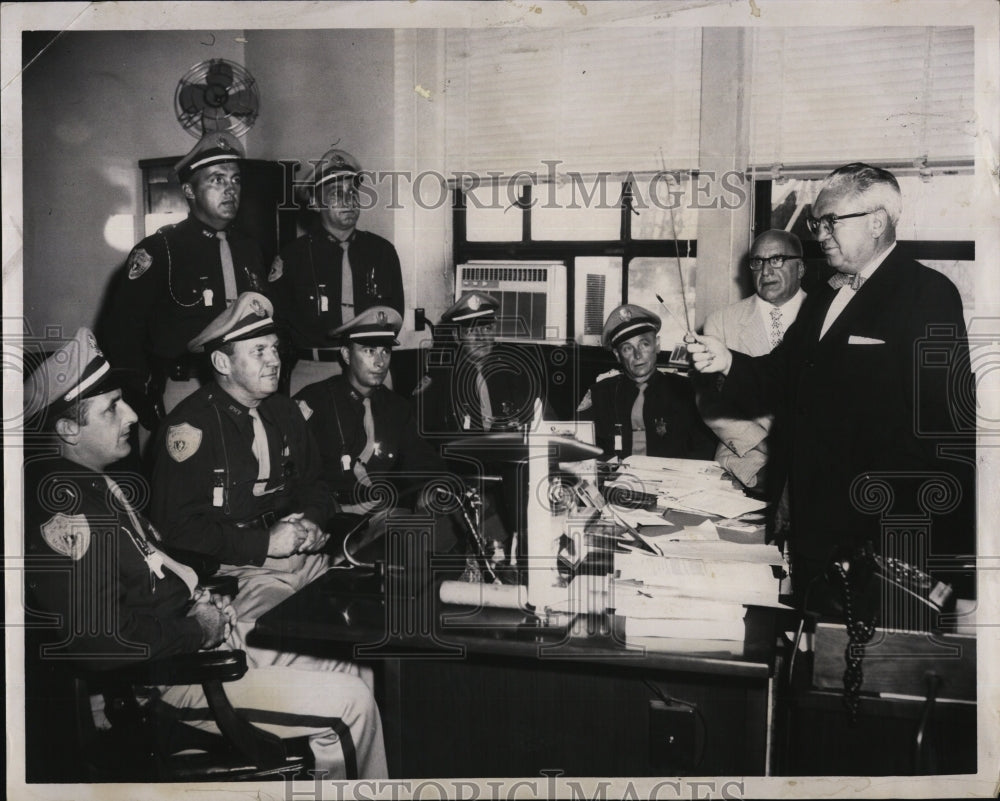 1961 Press Photo Clement Riley Inspector Max Jacobs registry men - RSM01517 - Historic Images