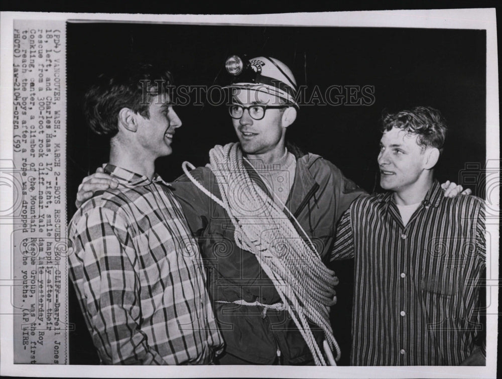 1959 Press Photo Darrell Jones Charles Haas after rescue - RSM01623 - Historic Images
