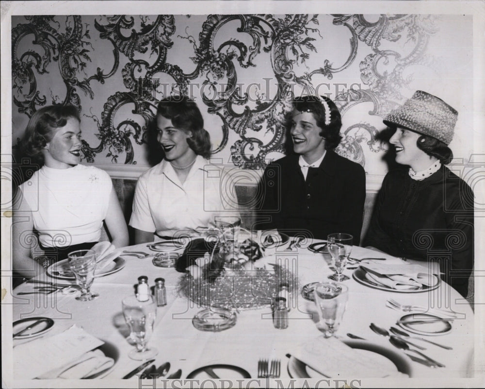 1958 Press Photo Carol Joplin Betsy Marble Susan Elwell Arlene D&#39;orlando Boston - Historic Images