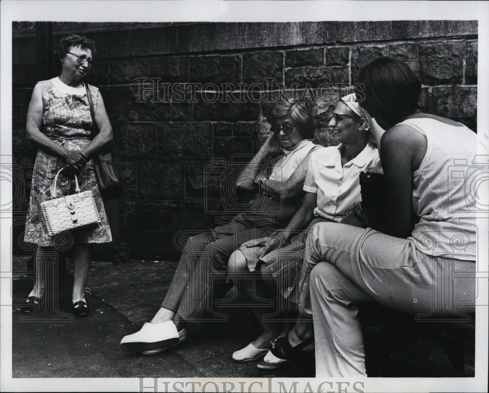 1979 Press Photo Clara Moore June Evelyn Jones Connie Bedard - RSM01637 - Historic Images