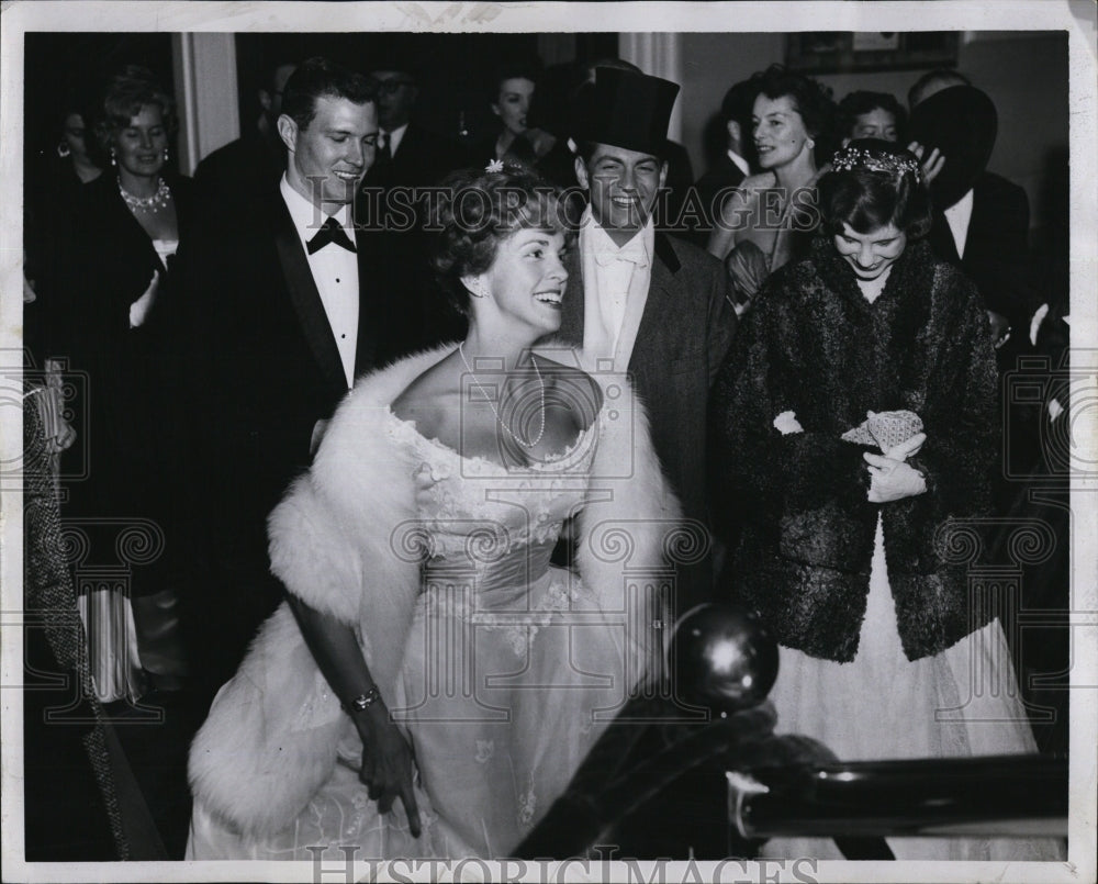 1960 Press Photo Mr. &amp; Mrs. Jerry Holton Jones Of Hampton Falls At Opera Ball - Historic Images