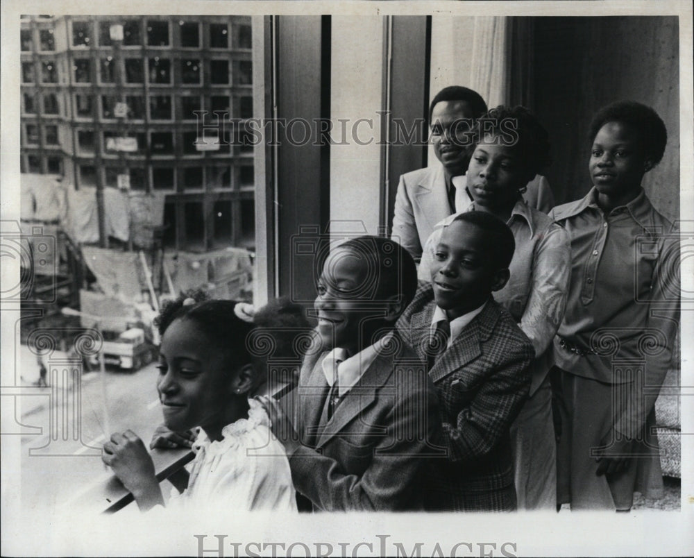 1976 Press Photo Deputy Mayor Jeep Jones &amp; Mayor Kevin White At City Hall - Historic Images