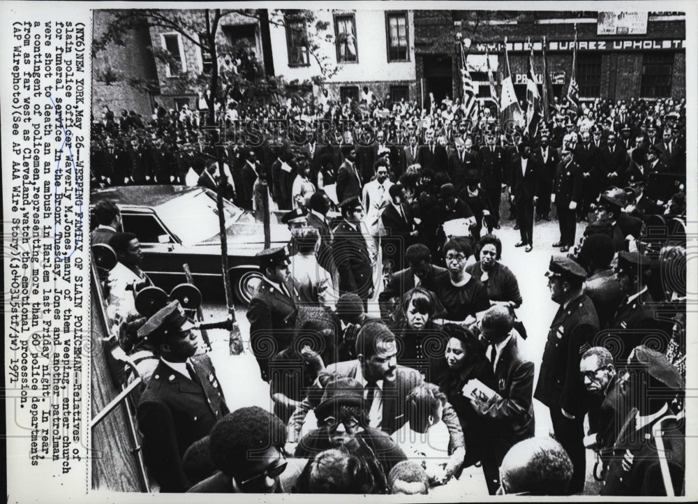 1971 Slain Police Officer Waverly M. Jones Church Funeral services - Historic Images