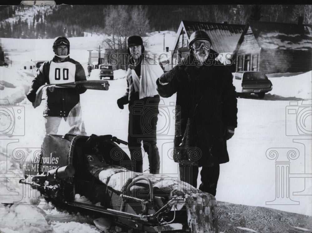 1972 Press Photo Dean Jones,Michael McGreevey & Harry Morgan With Snow Mobile - Historic Images