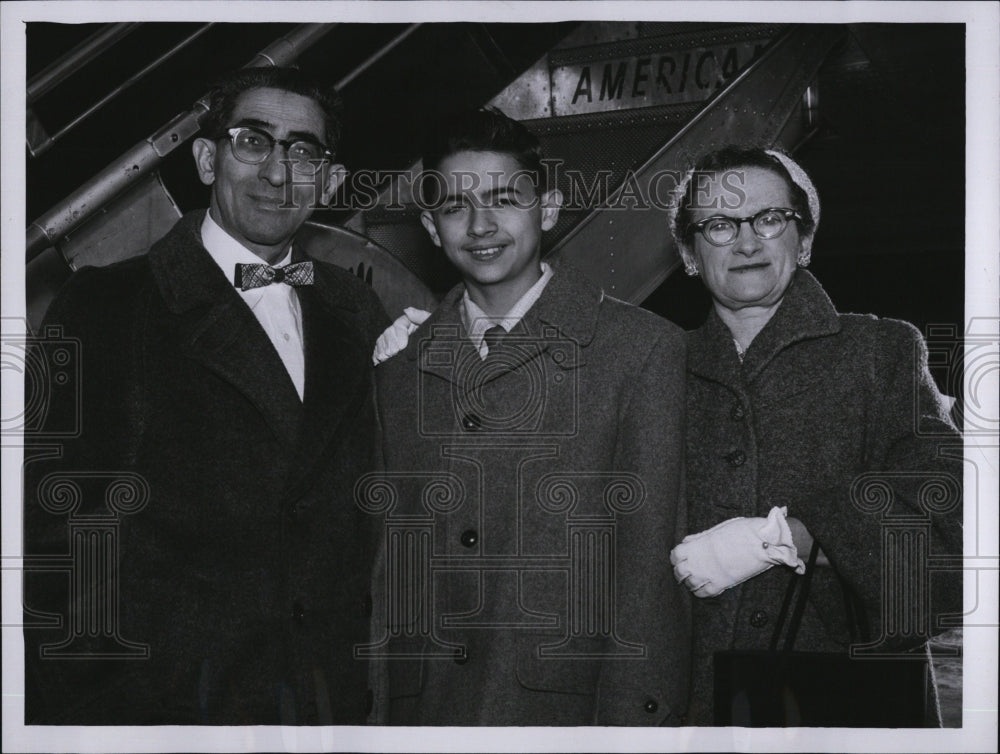 1955 Press Photo Contest Winner Myron Taplin With Parents Mr. & Mrs. Eli Taplin - Historic Images
