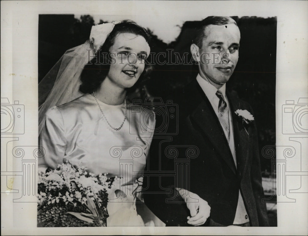 1947 Press Photo Lloyd B. Taft son of Senator Robert Taft and Bride Virginia Ann - Historic Images