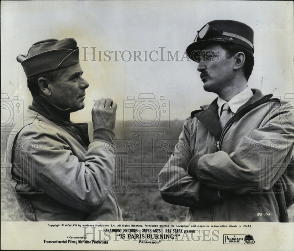 1966 Press Photo Glenn Ford and Claude Rich in &quot;Is Paris Burning?&quot; - Historic Images