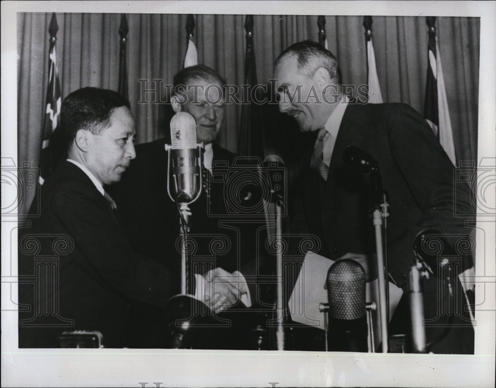 1952 Press Photo Dean Acheson, Secretary State, Ryuji Takeuchi, Japan, J Simmons - Historic Images