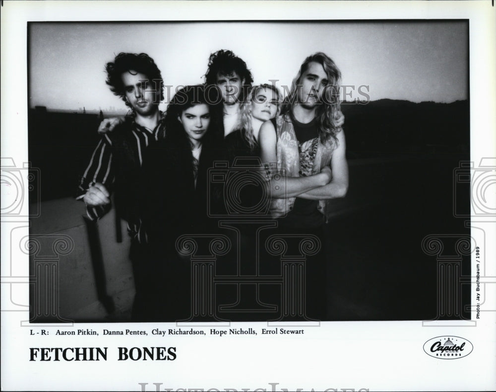 1989 Press Photo Popular Musicians Aaron,Danna,Clay &amp; Hope Are &quot;Fetchin Bones&quot; - Historic Images