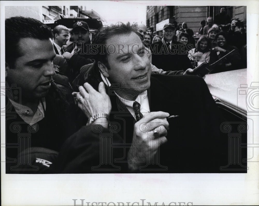 1997 Press Photo Actor John Travolta On Movie Set Signing Autographs - RSM02119 - Historic Images