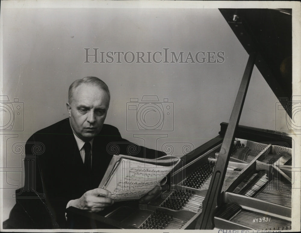 1959 Press Photo Robert Casadesus, renowned French piano virtuoso - RSM02177 - Historic Images