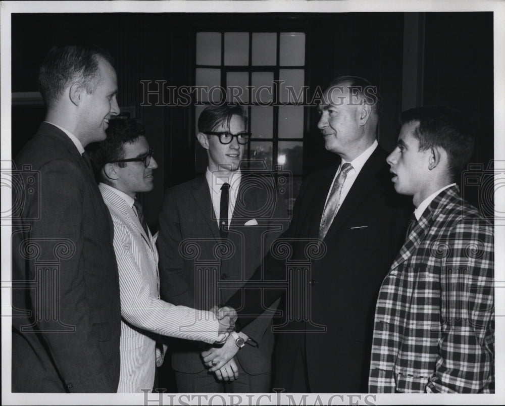 1965 Press Photo scholastic awards given by Dr. Russell Beatty at Wentworth Inst - Historic Images