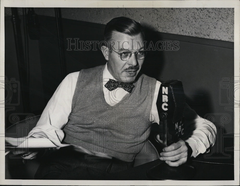 1955 Press Photo Commentator & Correspondent Morgan Beatty "Monitor" - RSM02365 - Historic Images