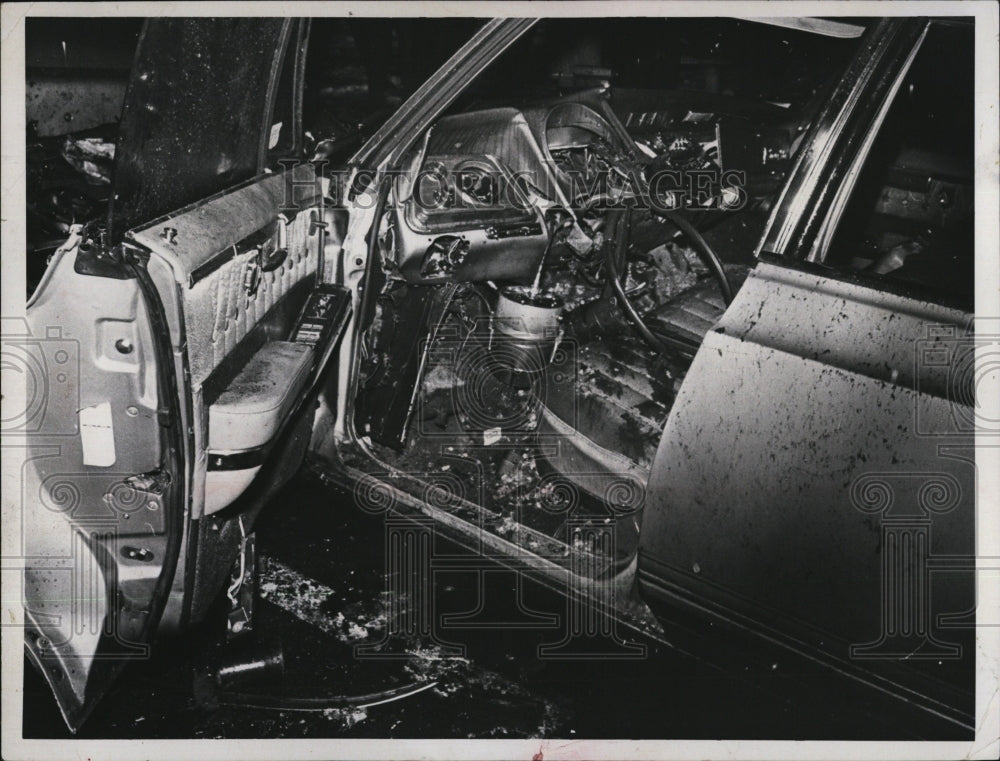 1968 Press Photo Blood Stained & Shattered Car Of Attorney John Fitzgerald - Historic Images