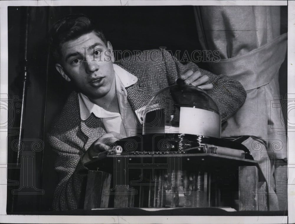 1958 Press Photo Science Award Winner Reinier Beeuwkes III - Historic Images