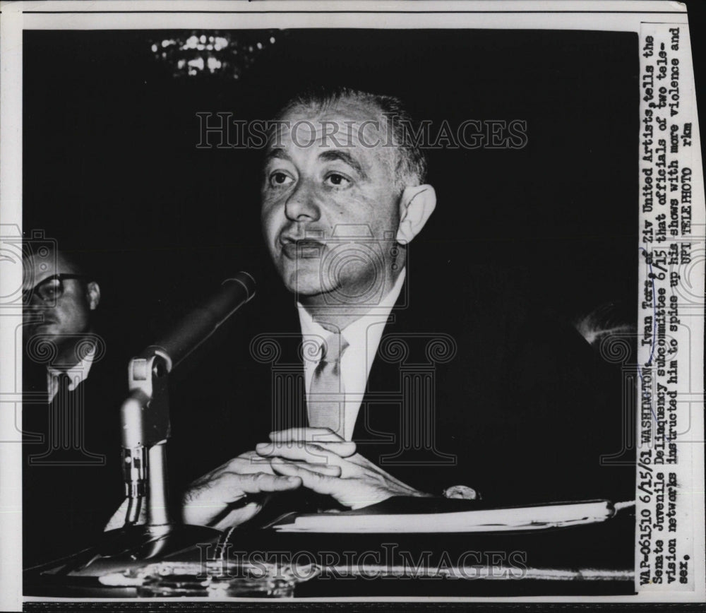 1961 Press Photo Ivan Tors Of Ziv United Artists Speaking With Senate - Historic Images