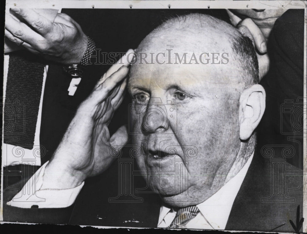 1957 Press Photo Teamsters Union President Dave Beck Speaking With Reporters - Historic Images