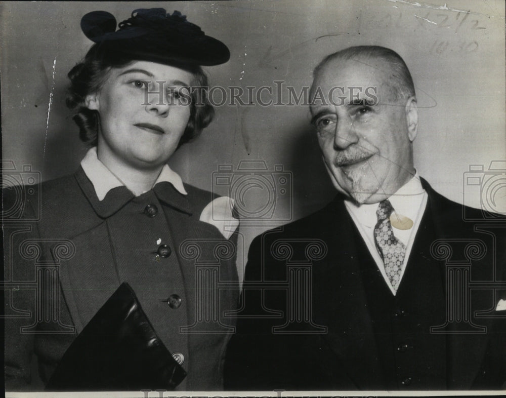 1943 Press Photo Lady Beecham & Pianist Wedding Plans Revealed - RSM02607 - Historic Images