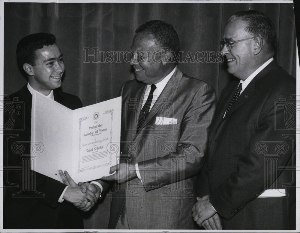 1965 Press Photo Roland Mailhot Receiving Suttenberg Award At Bentley College - Historic Images