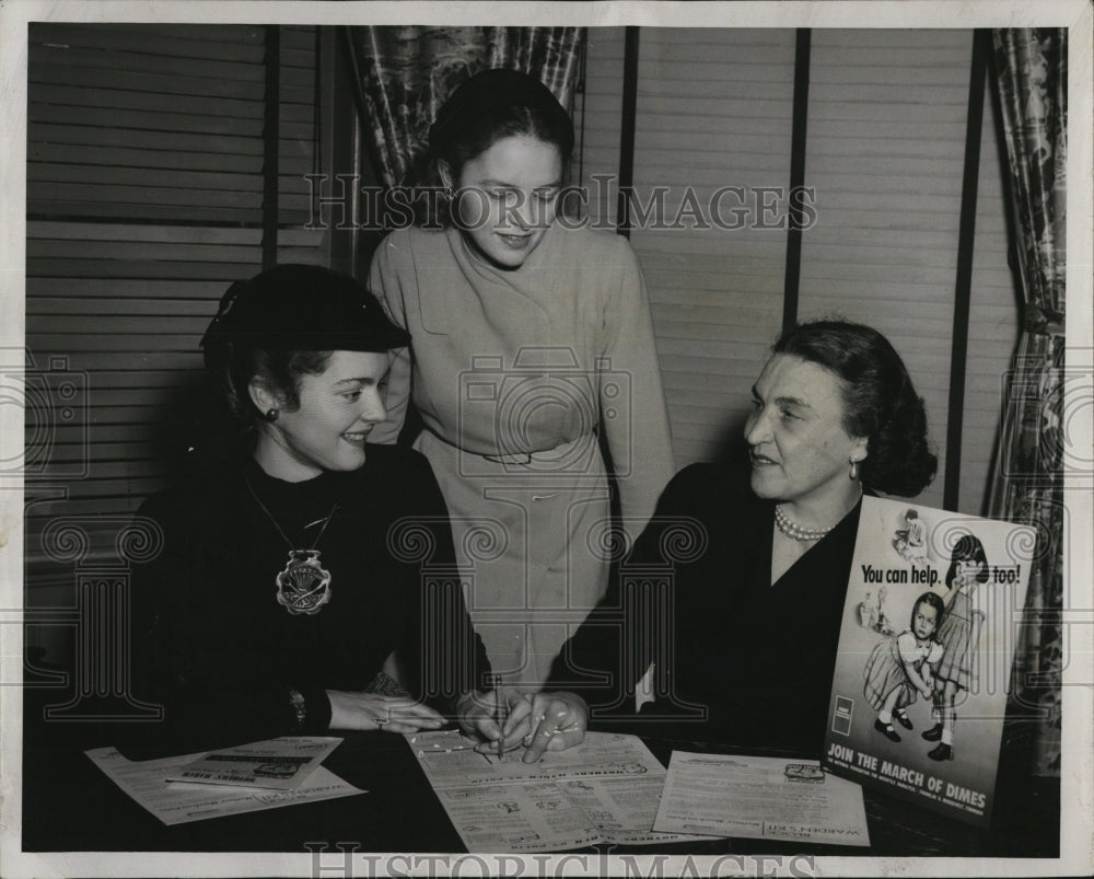 1953 Mothers March Chairman Mrs. Gael Mahony &amp; Mrs. Contraito - Historic Images