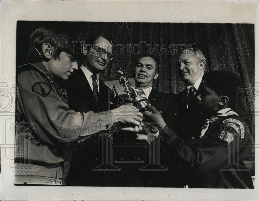 1971 Mayor John Collin &amp; Secretary Elliot Richardson &amp; Jim Mahony - Historic Images