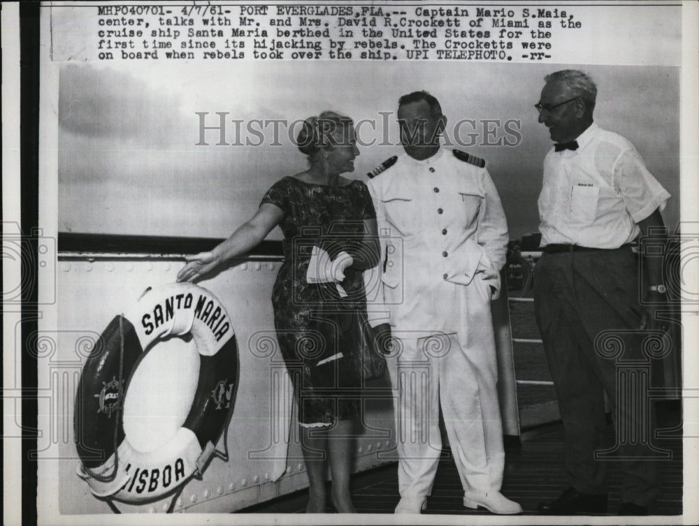 1961 Press Photo Capt. Mario Maia, Mr. & Mrs. David R. Crockett On Cruise Ship - Historic Images