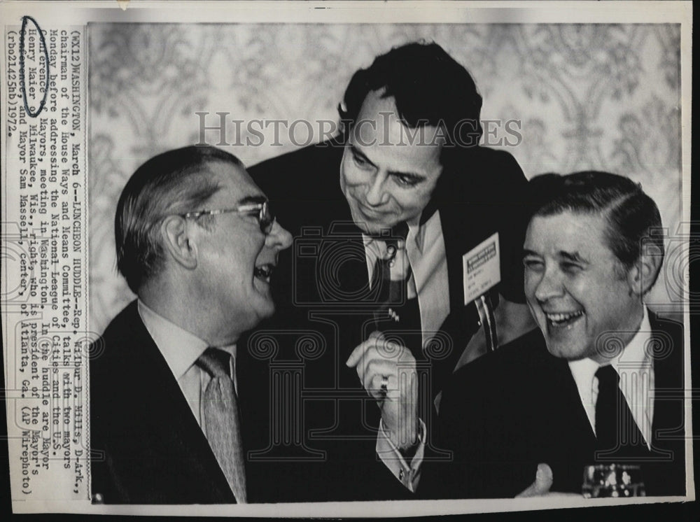 1972 Press Photo Rep.Wilbur Mills & Mayor Henry Maier At Mayor's Conference - Historic Images