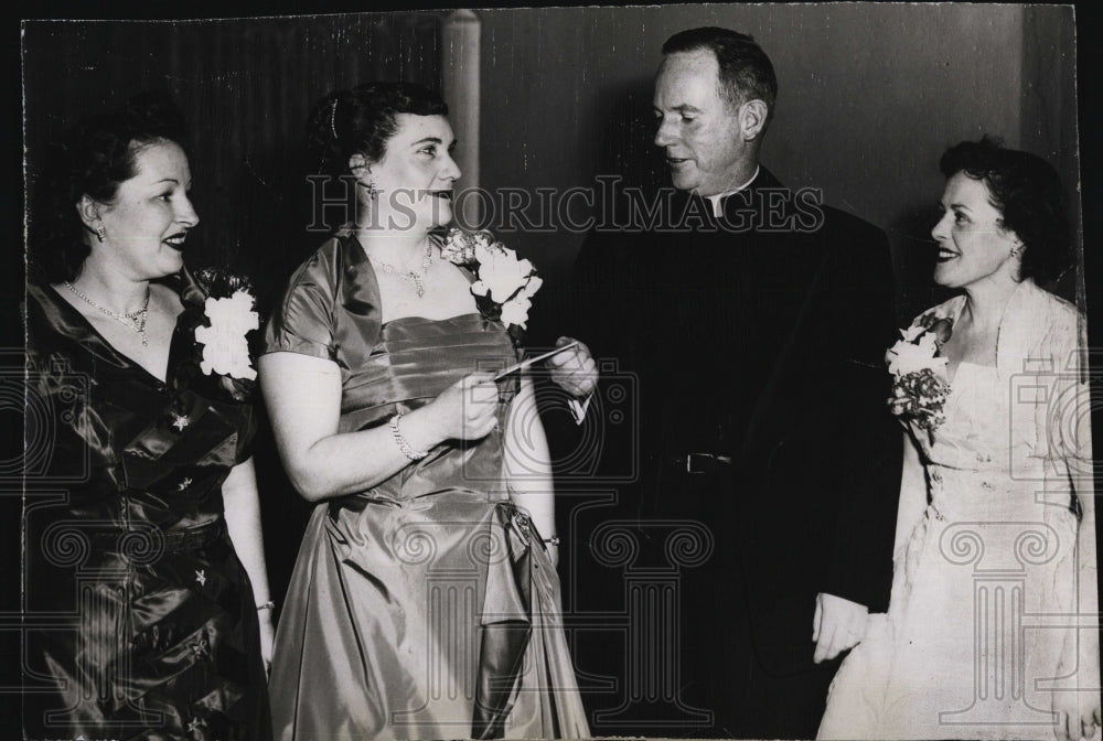 1957 Press Photo Mrs. Bernard Martin,Mrs.Richard Spark Pres.Of Mothers Club - Historic Images