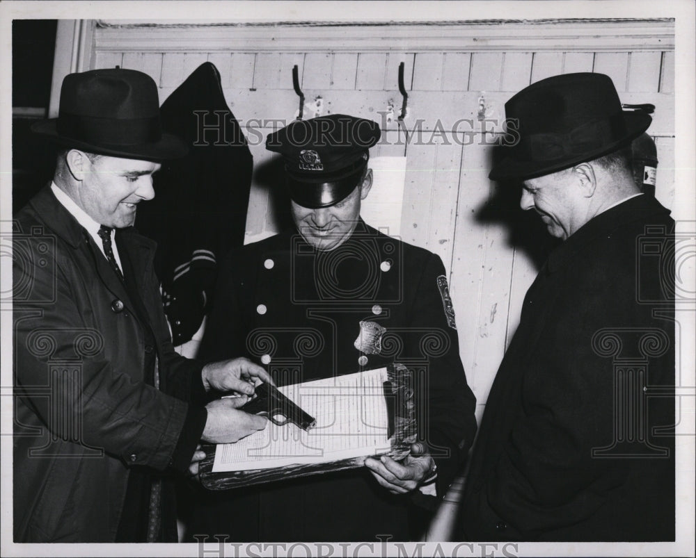 1962 Press Photo Detective&#39;s Thomas Maguire &amp; Edward Donovan &amp; Officer Currier - Historic Images